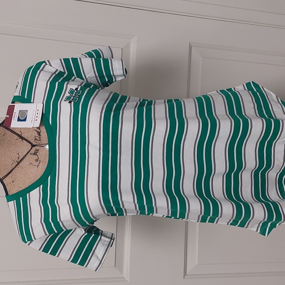 ➡️BRAND NEW GREEN STRIPED T-SHIRT BY UGAPPAREL; SIZE L, 100% COTTON 💚